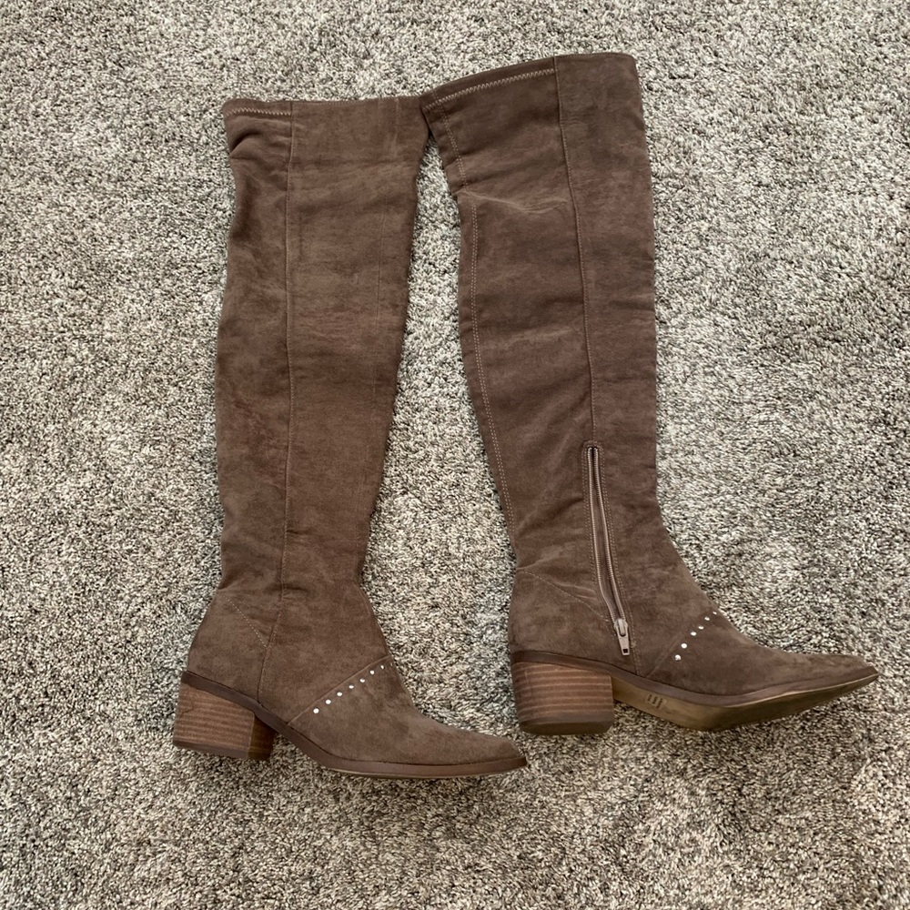 Womens report size 8.5